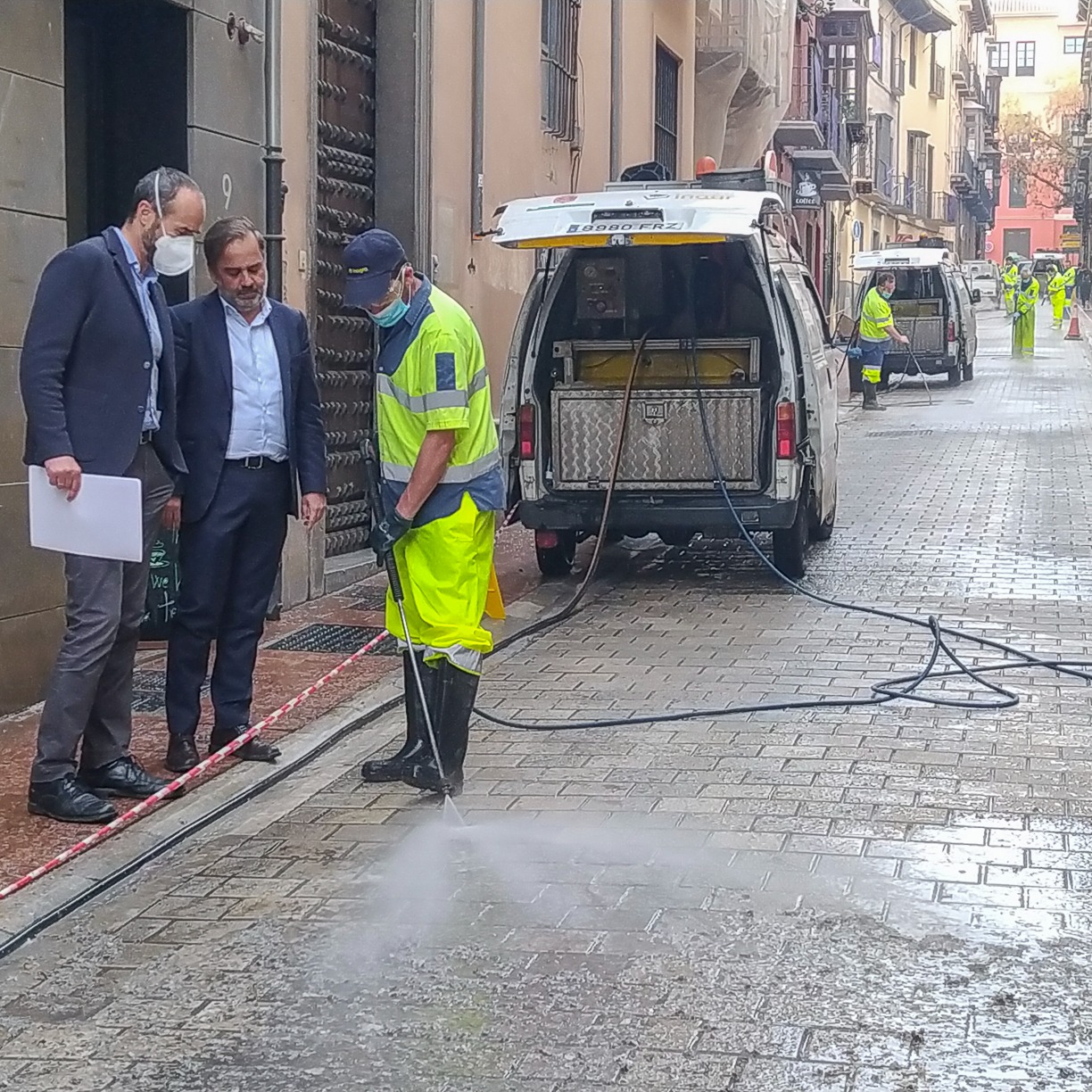 ©Ayto.Granada: EL DISPOSITIVO ESPECIAL DE LIMPIEZA SE SALDA CON “EXCELENTES RESULTADOS” CON LA RECOGIDA DE 405 TONELADAS DE BASURA URBANA Y 1.000 KILOS DE CERA EN UNA SEMANA SANTA HISTRICA 